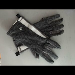 lulu lemon gray and black gloves